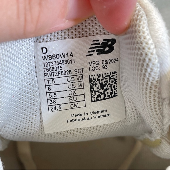 New Balance Fresh Foam X 880 White Running Shoes Size 7.5 Women’s - Picture 10 of 10